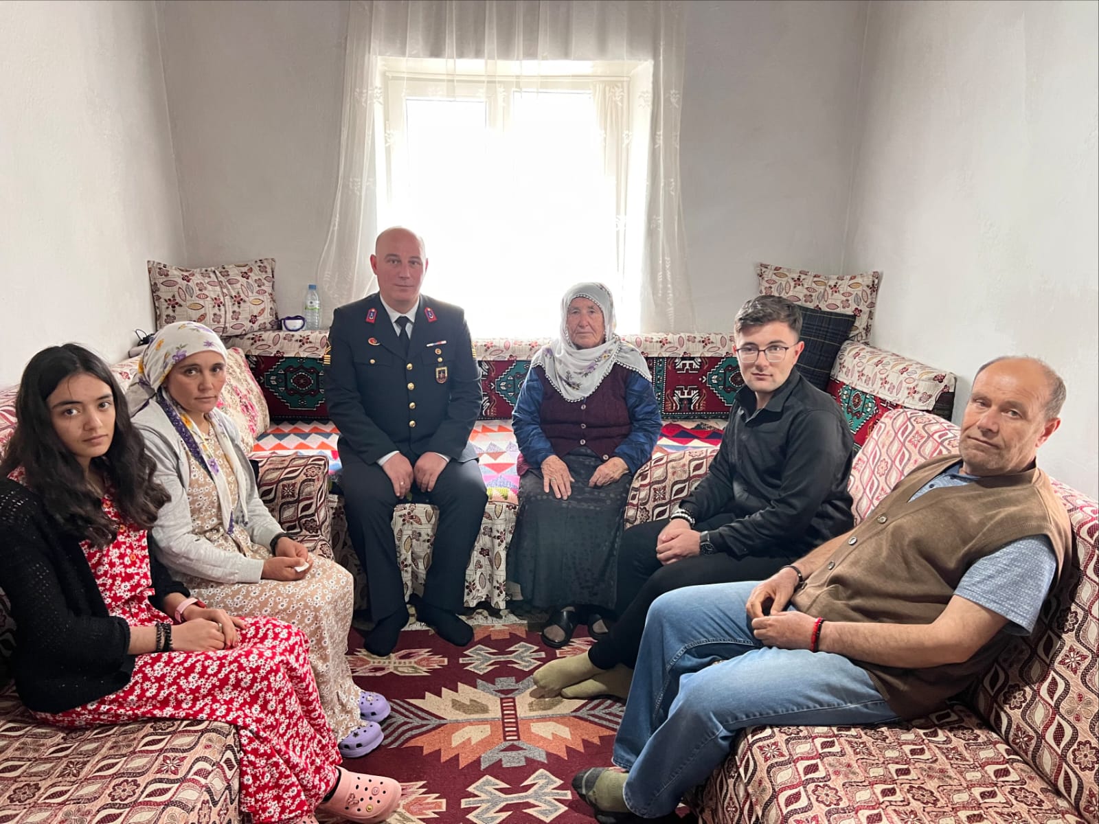 Yozgat Jandarmasından Bayramda Anlamlı Ziyaret: Şehit ve Gazi Aileleri Unutulmadı