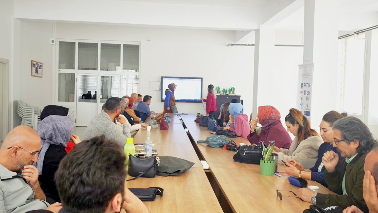 Yozgat’ta Eğitimde Dönüşüm: “Yenilikçi Sınıflar ve 4C Becerileri” Eğitimi Tamamlandı