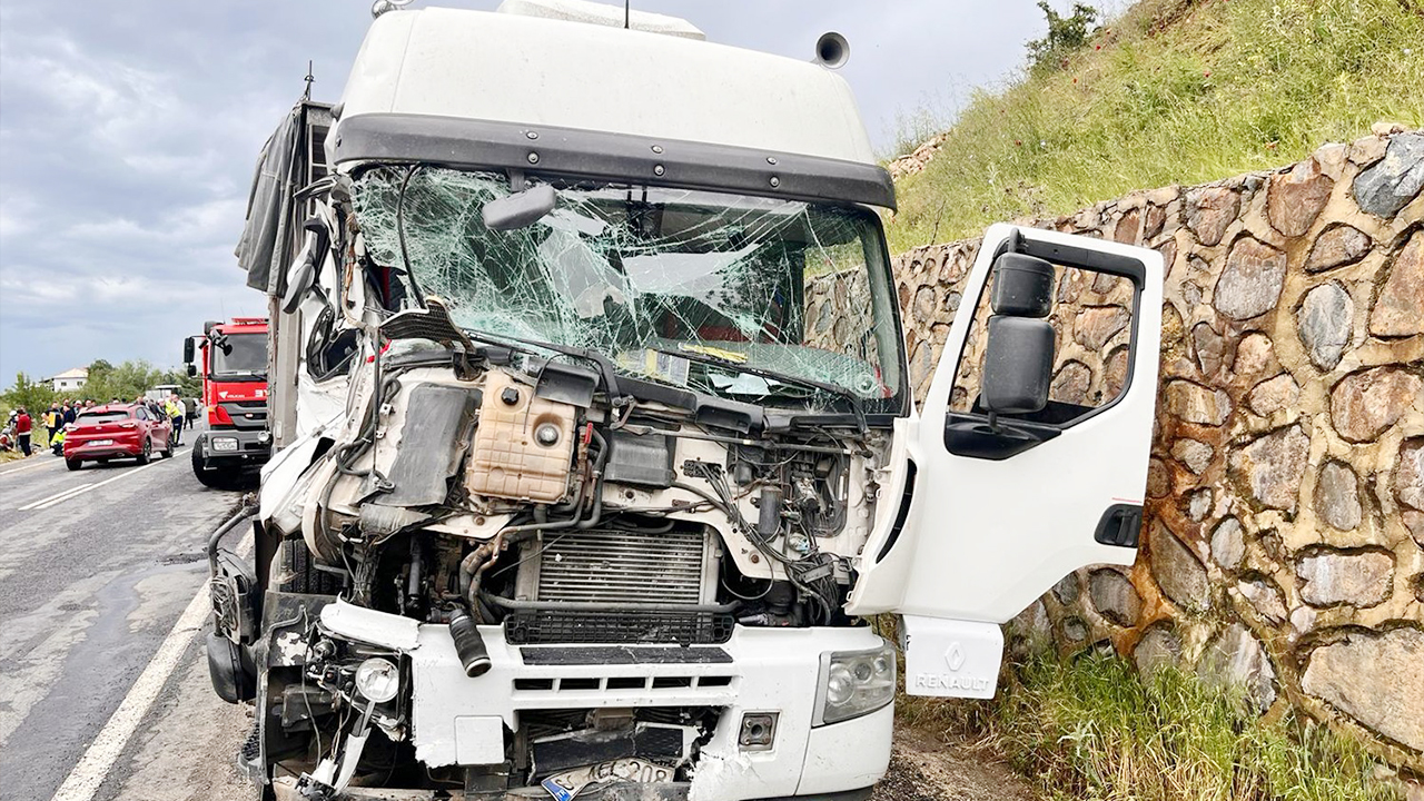 Zincirleme trafik kazası: 8 yaralı, 1 gözaltı