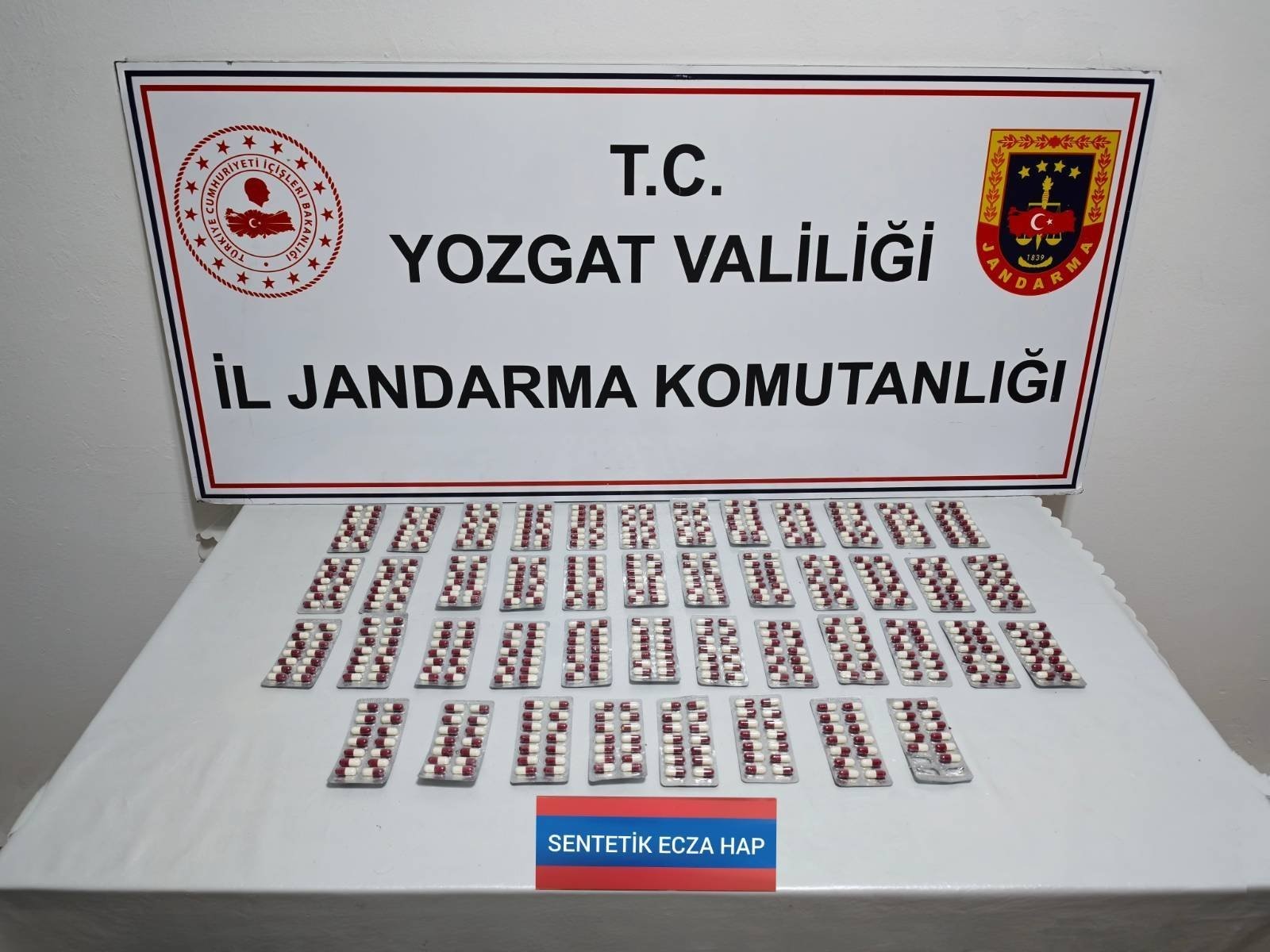 Yozgat'ta 613 adet sentetik uyuşturucu hap ele geçirildi.