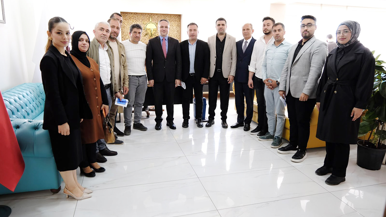 AK Parti Yozgat’ta Tanıtım ve Medya Stratejileri Masaya Yatırıldı