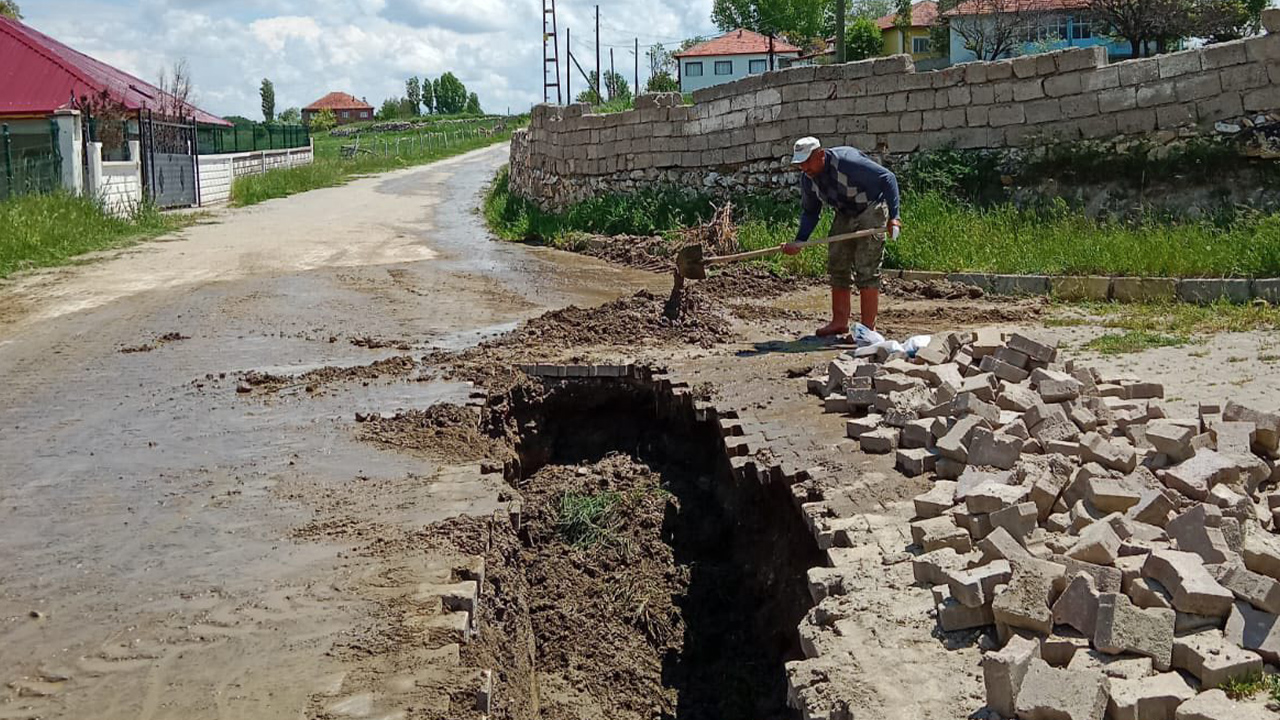 Konuklar Belediyesi’nden Altyapı Atağı: Su Arızaları ve Kanalizasyon Hattında Bakım Çalışmaları Sürüyor