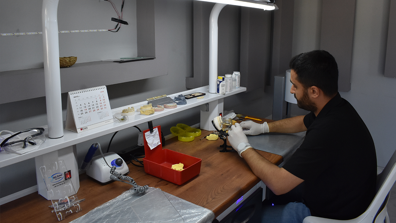 Yozgat’ta Dijital Diş Protez Dönemi: Ay Işığı Laboratuvarı Modern Teknolojiyle Hizmet Veriyor