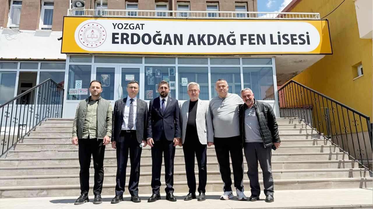 20 Yıl Sonra Vefa Ziyareti: AK Parti Yozgat Merkez İlçe Başkanı Eski Okulunda Öğretmenleriyle Buluştu