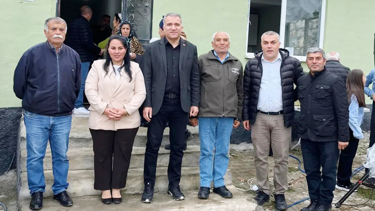 Aydıncık’ta Bayram Şenliği Coşkusu: Kadın Muhtarın Organizasyonu Yoğun İlgi Gördü