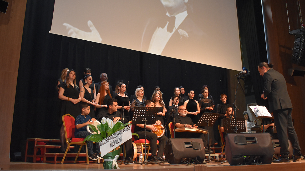 Yozgat’ta Zeki Müren Şarkılarıyla Unutulmaz Gece: Türk Sanat Müziği Konseri Yoğun İlgi Gördü
