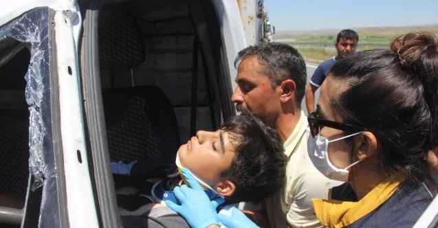 Kazada kamyonet içerisinde sıkışan gencin imdadına sağlıkçı belediye başkanı yetişti
