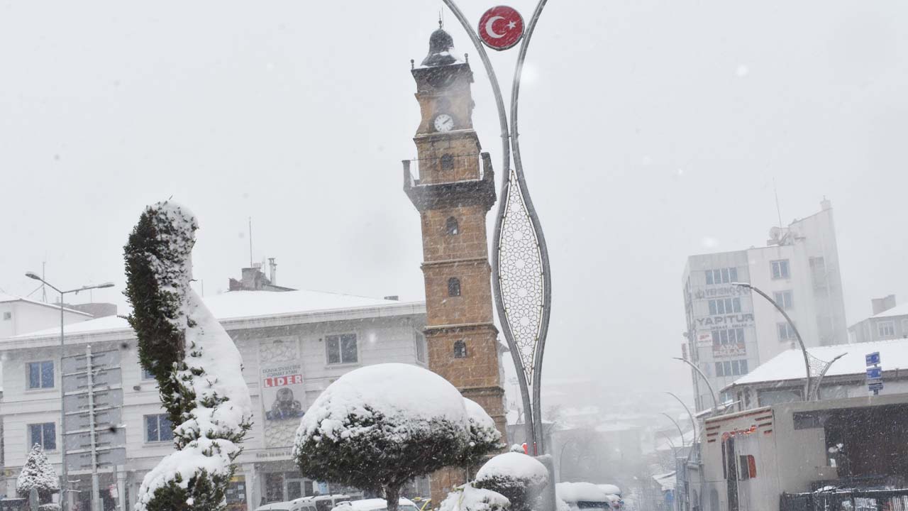 Yozgat’ta Kar Yağışı Etkisini Artırıyor: Yetkililerden Uyarı Var!