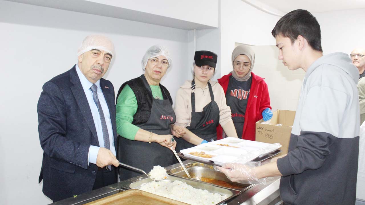 Yozgat'ta Kurulan Gimat Vakıf Sofrasında Duygusal Buluşma