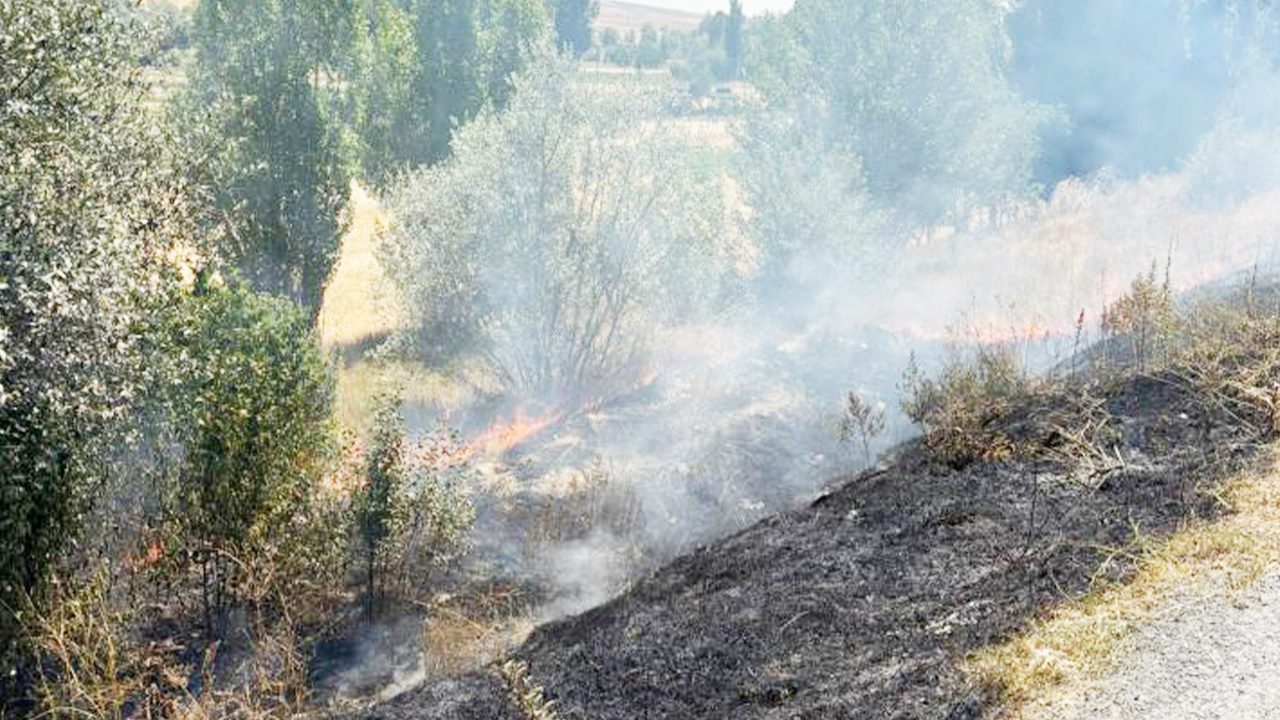 Yozgat’ta Anız Yangınları Tehdit Oluşturmaya Devam Ediyor!