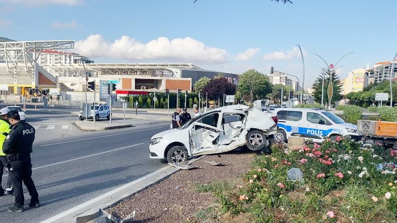 Yozgat Terminal Kavşağında Kaza: Minibüs Otomobile Çarptı