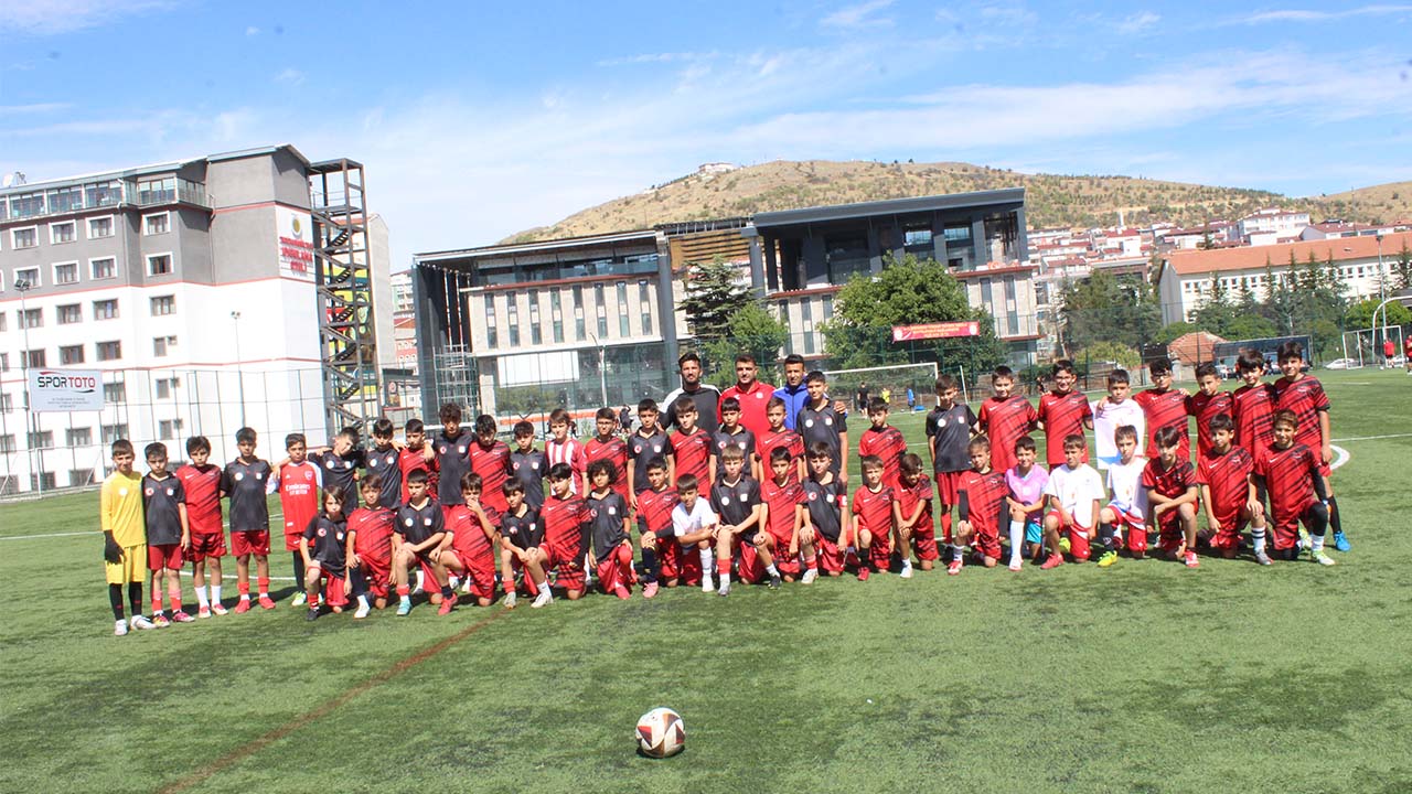 Yozgat’ta Futbol Coşkusu: Minikler Sahaya İndi!