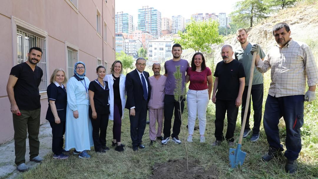 Ankara Atatürk Sanatoryum Hastanesi’nde Palyatif Servis Hastaları İçin Anlamlı Ağaç Dikim Etkinliği