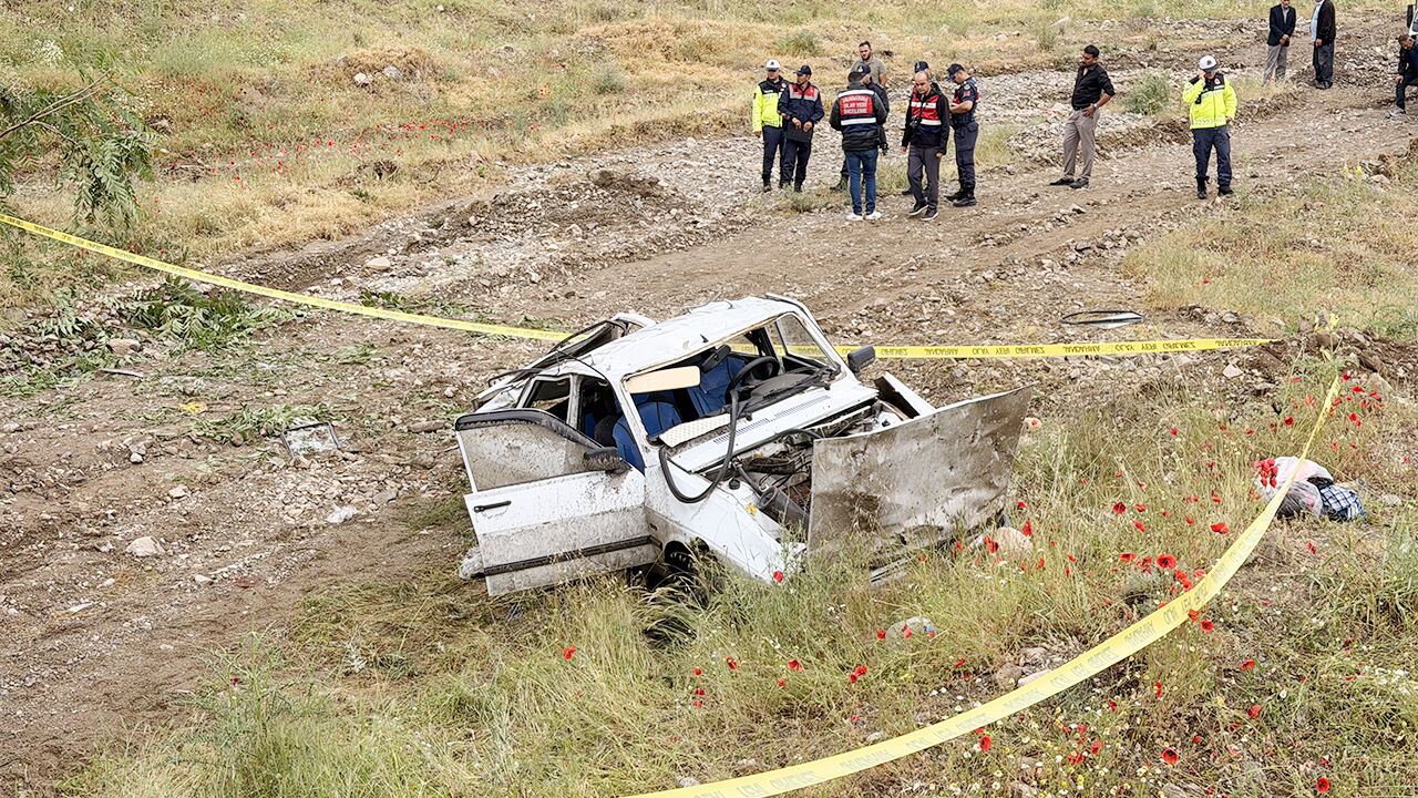 Son dakika! Yozgat'ta köprüden düşen otomobildeki 2 çocuk hayatını kaybetti, 3 kişi yaralandı