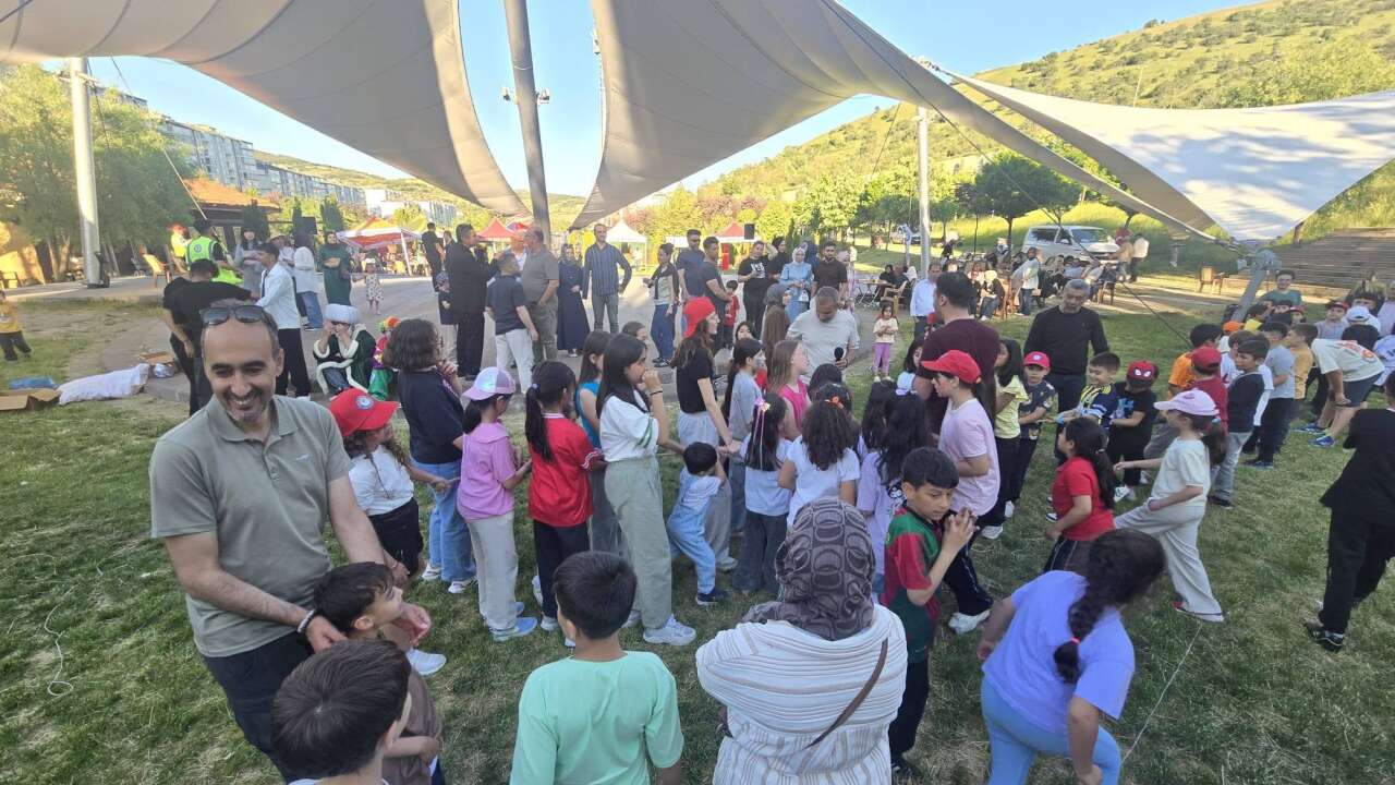 Eğitim-Bir-Sen Yozgat’ın Yaz Şenliği Yoğun İlgi Gördü: Yarışmalarla Dolu Günde Hediyeler Sahiplerini Buldu