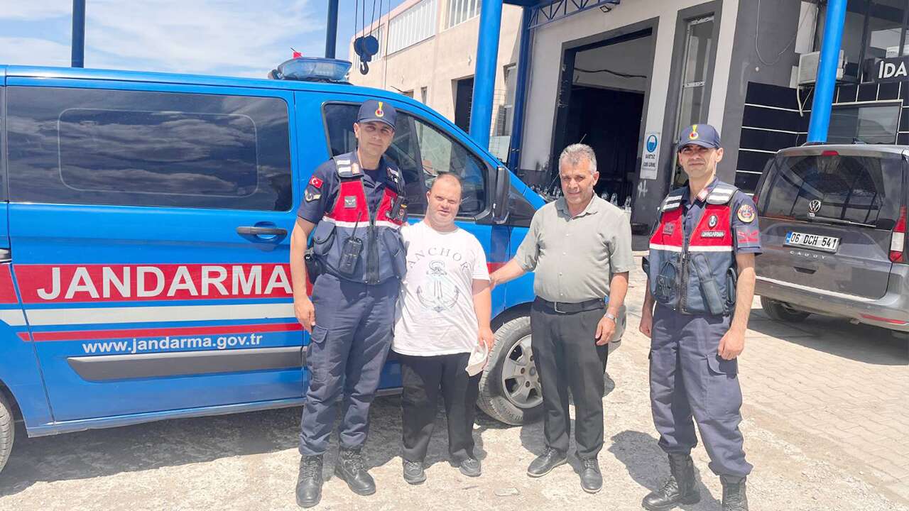 Yozgat’ta evlerinden kilometrelerce uzaklaştılar: Jandarma ailelerine kavuşturdu!
