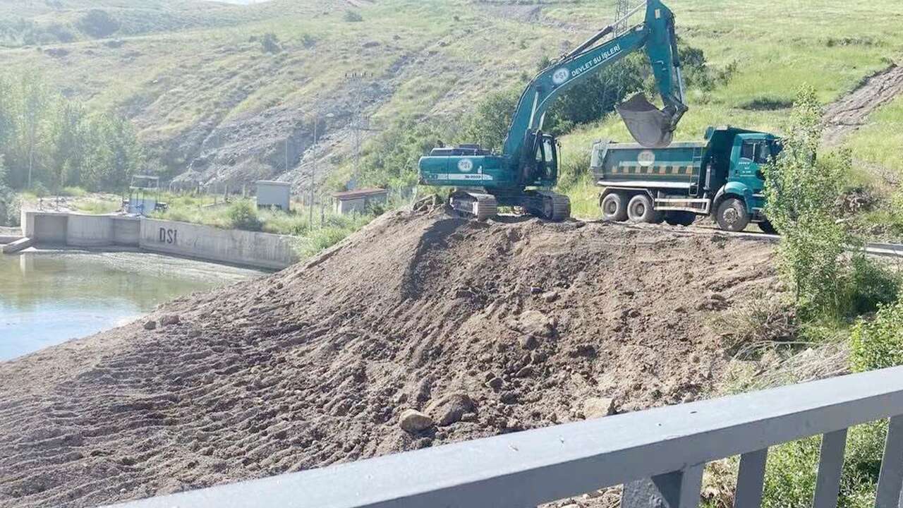 Yozgat Tayyip Regülatörü’nde Dsi’den Kapsamlı Temizlik Ve Bakım Çalışması