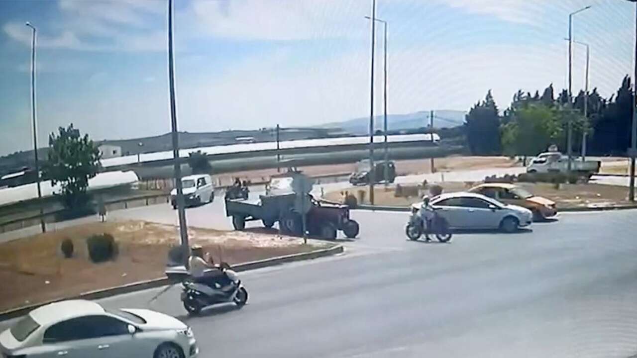 Hatalı dönüş motosiklet sürücüsünü canından ediyordu