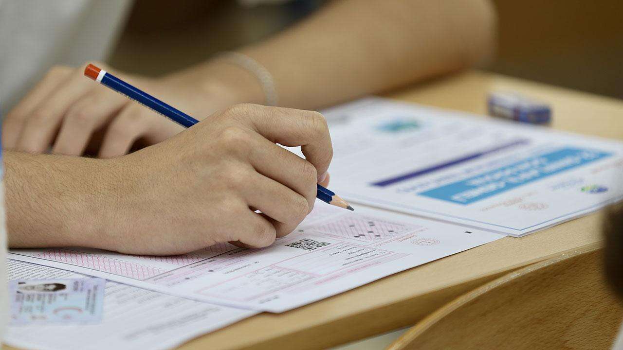 YKS Heyecanı Yozgat’ı Sardı: Veliler Dışarıda, Öğrenciler Sınavda Ter Döktü