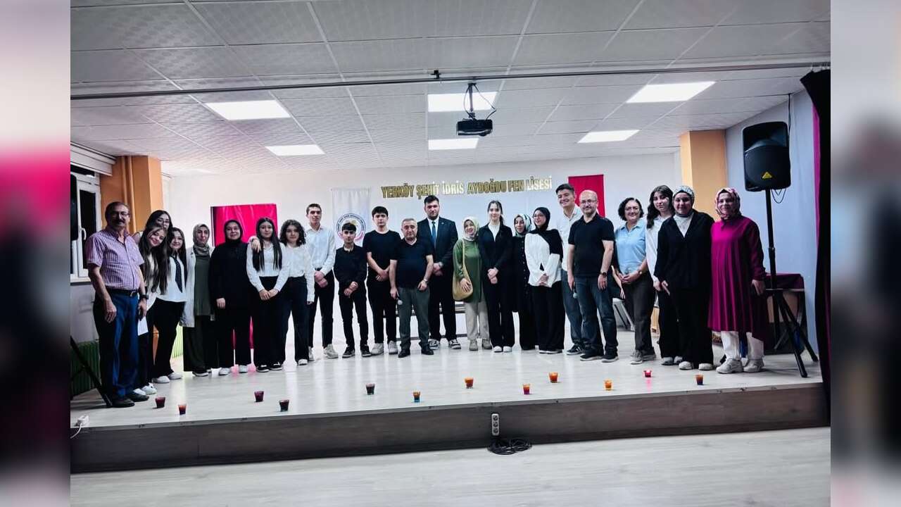 Yerköy Fen Lisesi’nde Duygu Dolu Gece: Sözün Bittiği Yer Şiir Dinletisi Büyük Beğeni Topladı