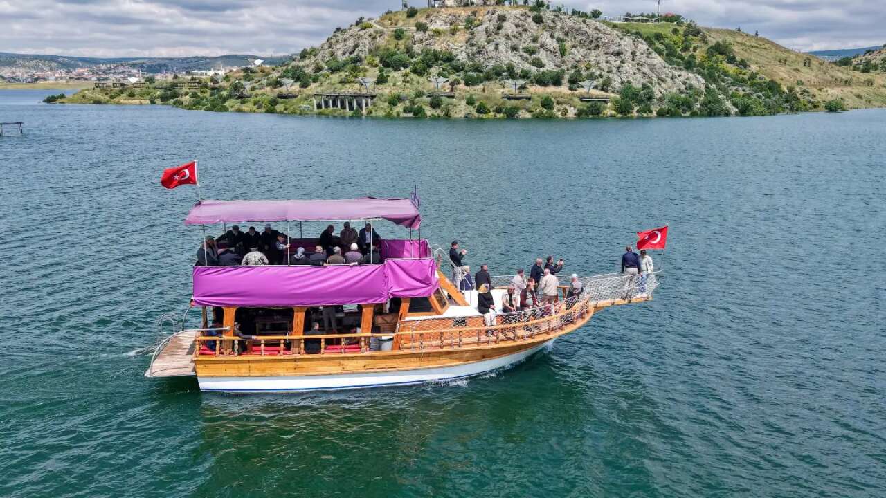 Çekerek’te Babalar Günü Coşkusu: Kahvaltı ve Baraj Turu ile Anlamlı Buluşma