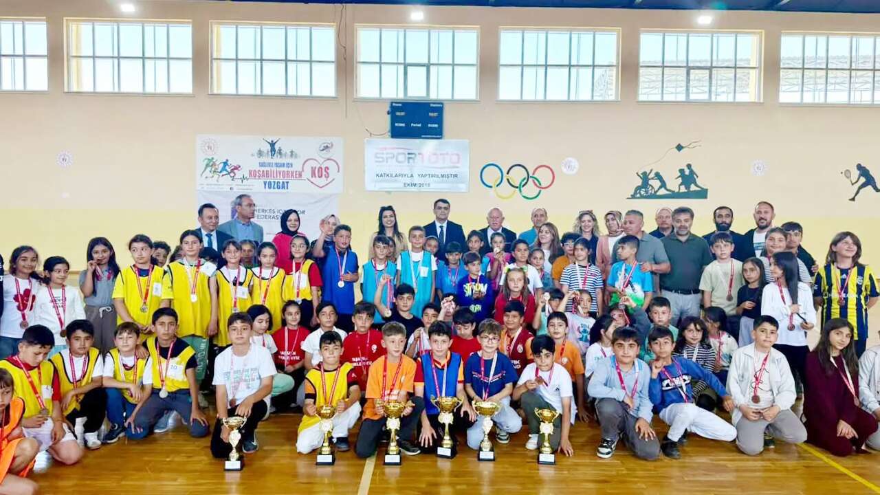 Akdağmadeni’nde Geleneksel Çocuk Oyunları Şenliği