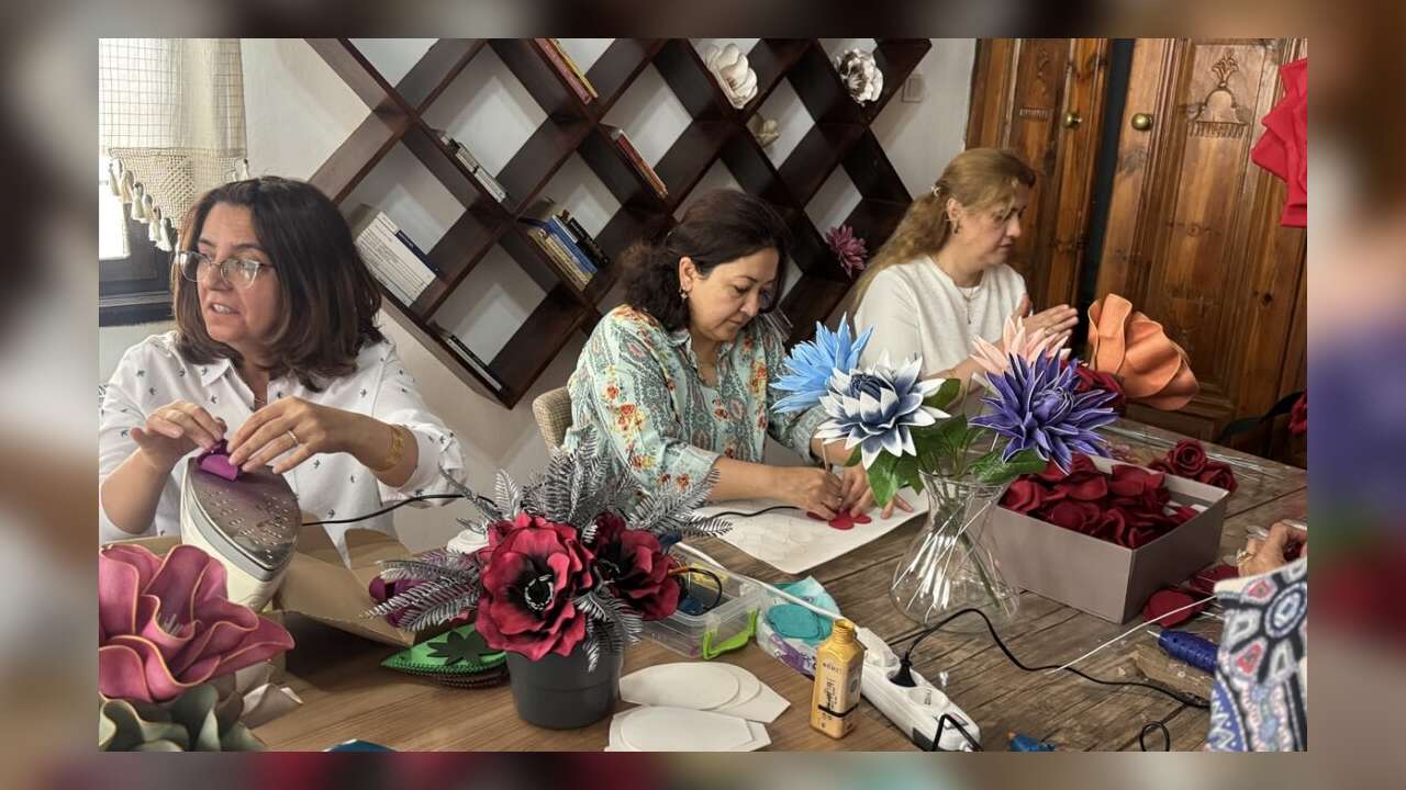 Yozgatlı Kadınlar Ürettikleri Yapay Çiçeklerle Gelir Elde Ediyor