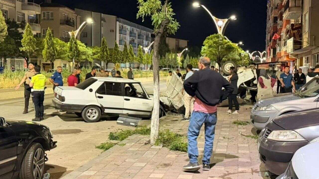 Yozgat'ta 4 Aracın Karıştığı Zincirleme Kazada 3 Kişi Yaralandı
