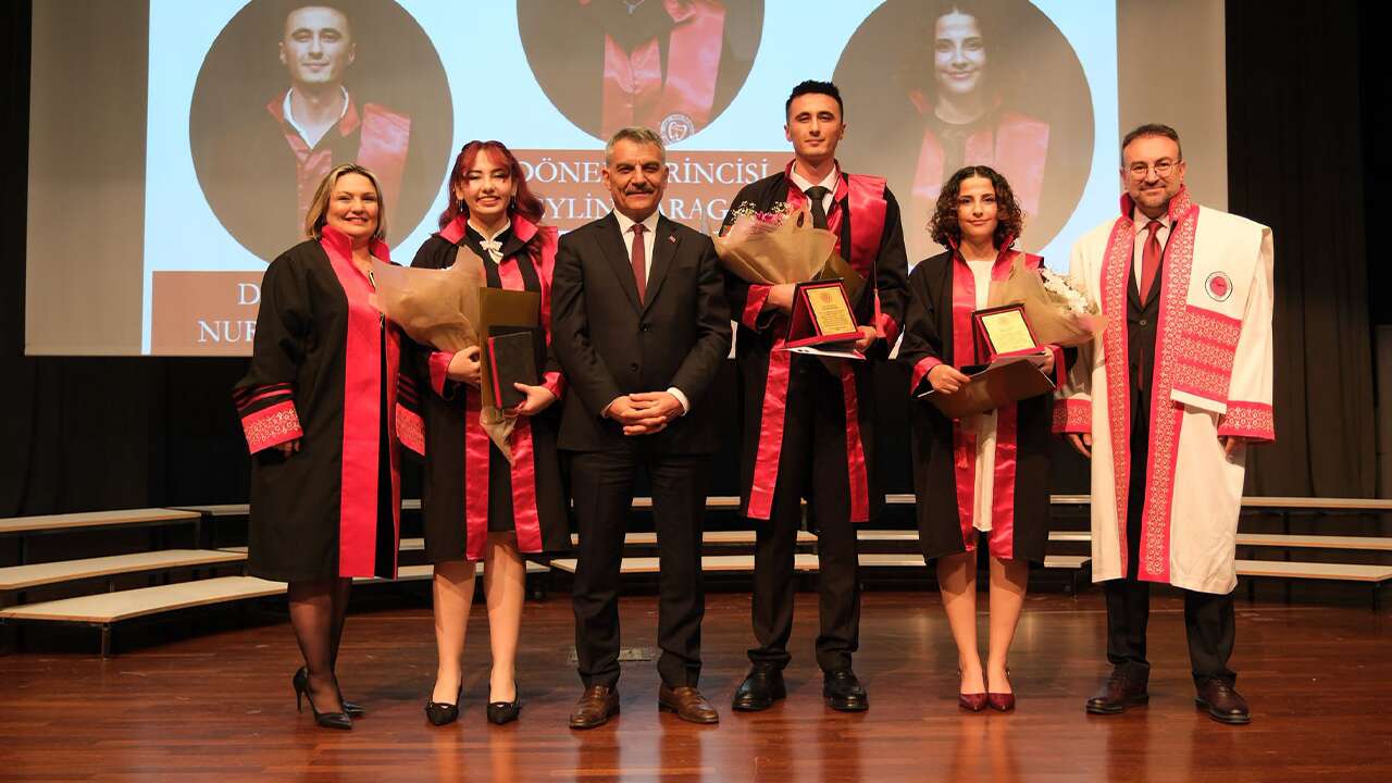 Yozgat Bozok Üniversitesi Diş Hekimliği Fakültesi’nde mezuniyet heyecanı