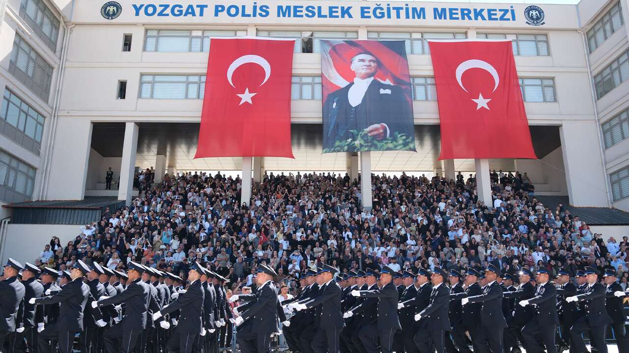 Yozgat POMEM’de 826 Polis Adayı Mezun Oldu: Yeni Polisler Yemin Ederek Göreve Hazırlanıyor