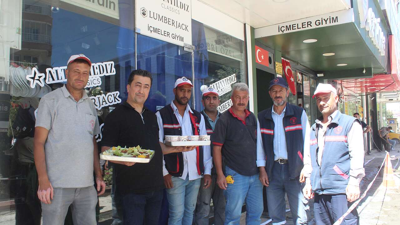 Yozgat Lise Caddesi’nde Kaldırım Çalışmalarına Esnaf Desteği
