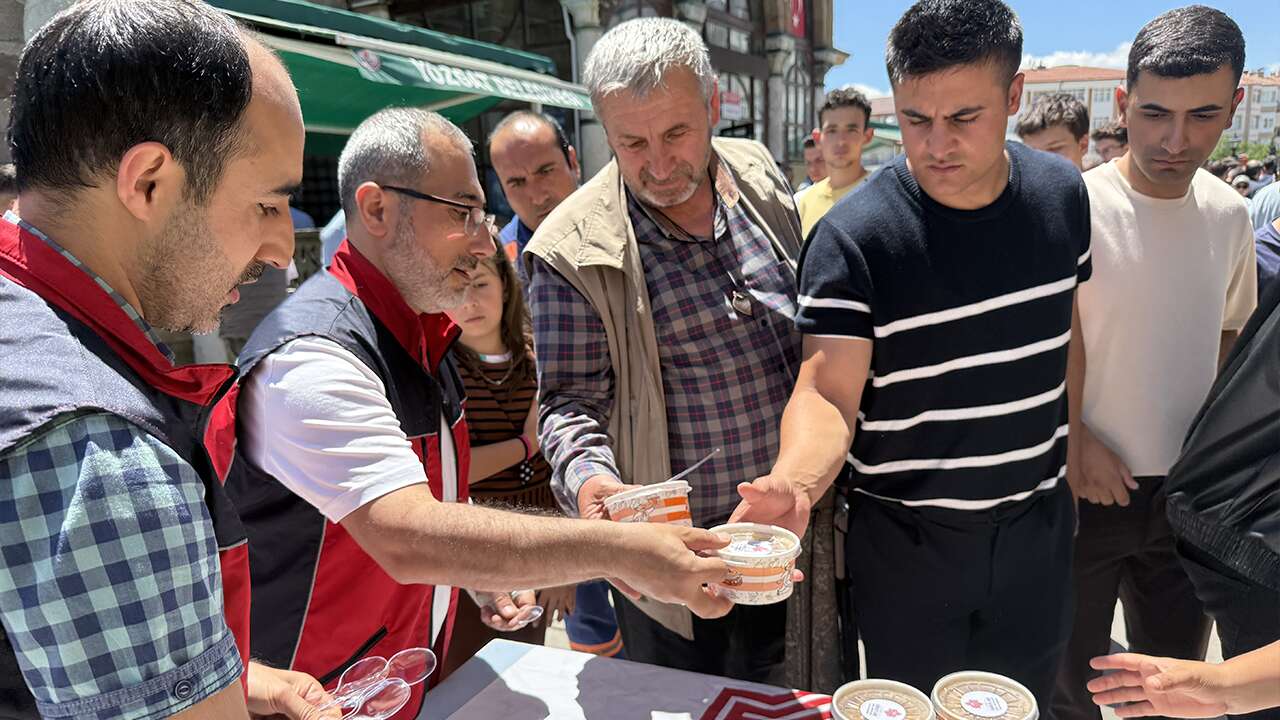 Yozgat'ta Muharrem Ayı Dolayısıyla 750 Kişilik Aşure İkramı Yapıldı