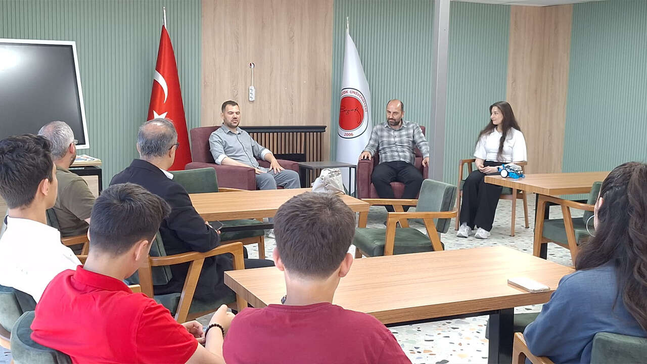 Yozgat Bozok Üniversitesi'nde Bilim Kafe'de Yapay Zeka ve Dijital Dönüşüm Masaya Yatırıldı