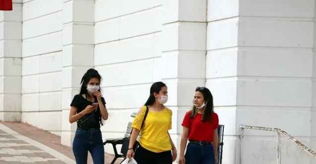 Kamerayı gören maske taktı