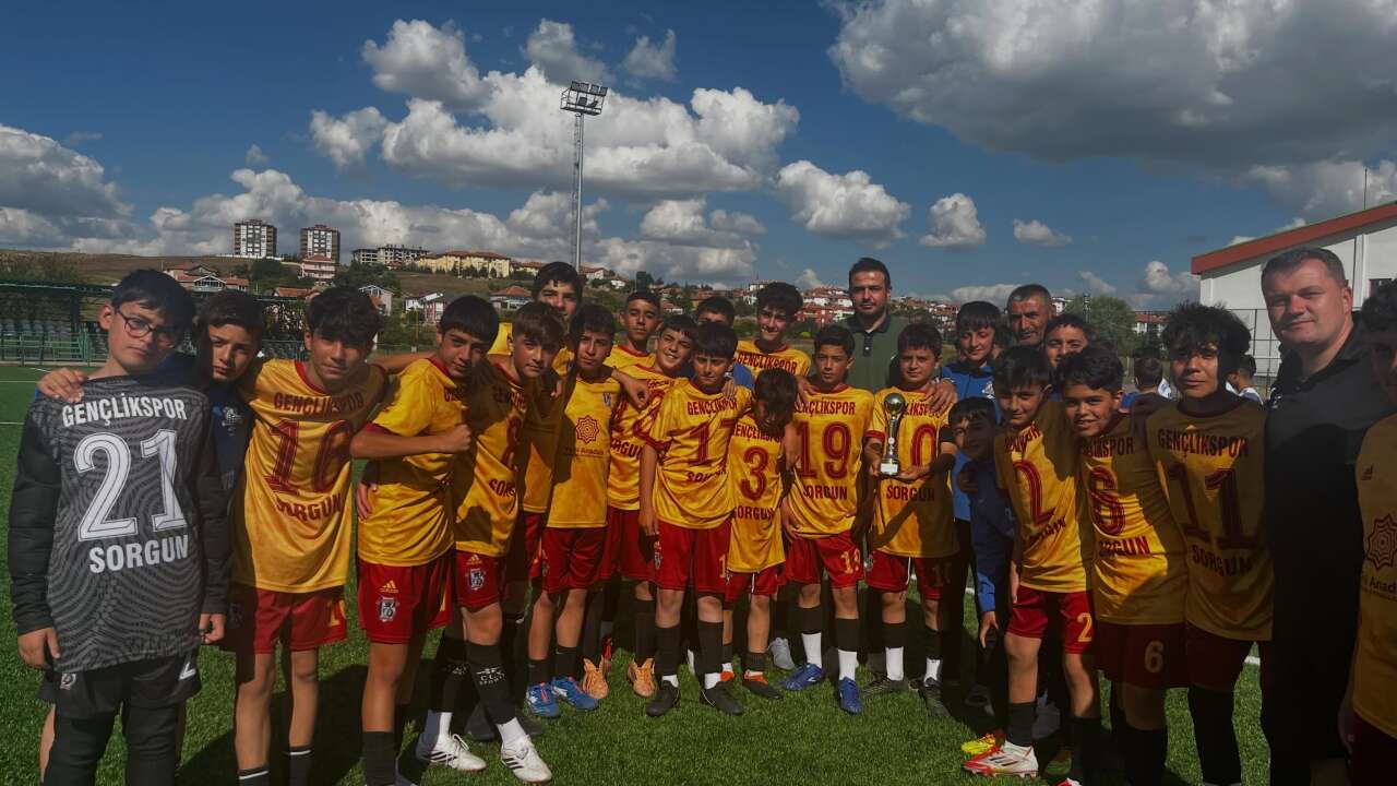 Sorgun Gençlik Spor U13'te Şampiyon Oldu