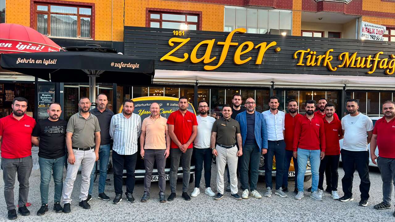 Anadolu Marketing Gıda'dan Başarıya Yakışan Buluşma: Ülker'in Başarılı Ekibi Aynı Sofrada Bir Araya Geldi