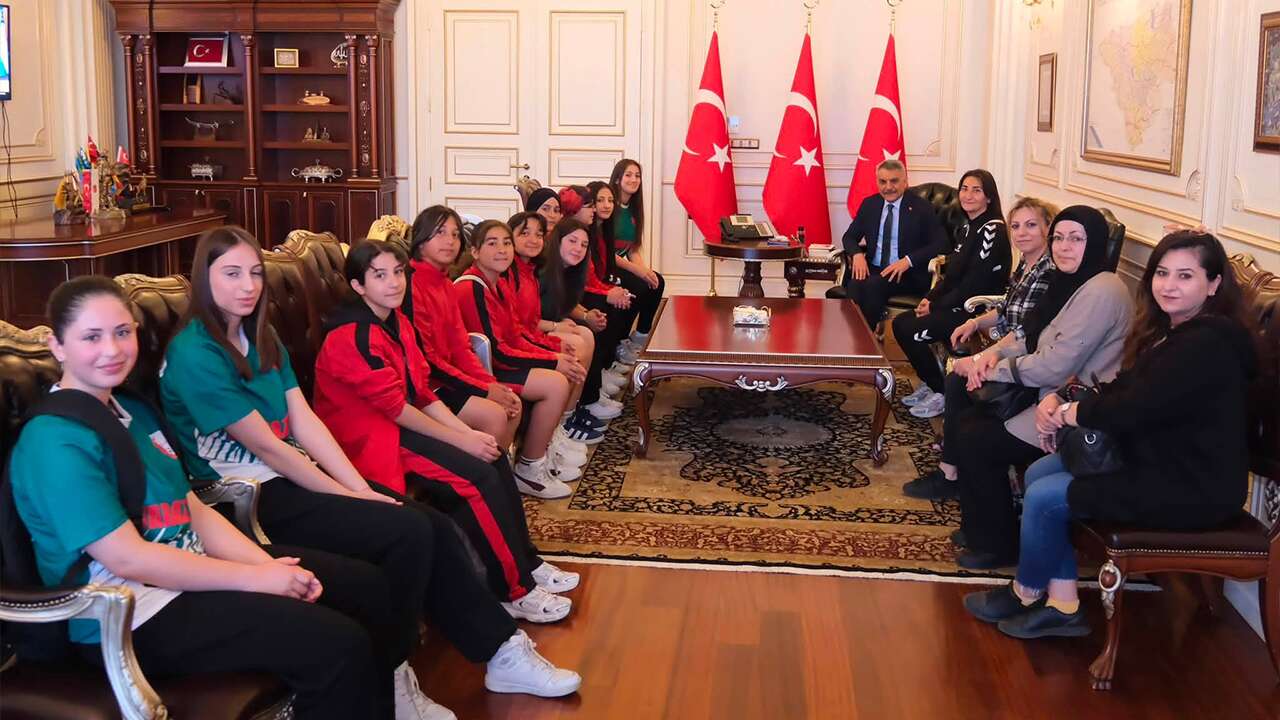 Yozgat Valisi Mehmet Ali Özkan'dan Kız Futboluna Destek!
