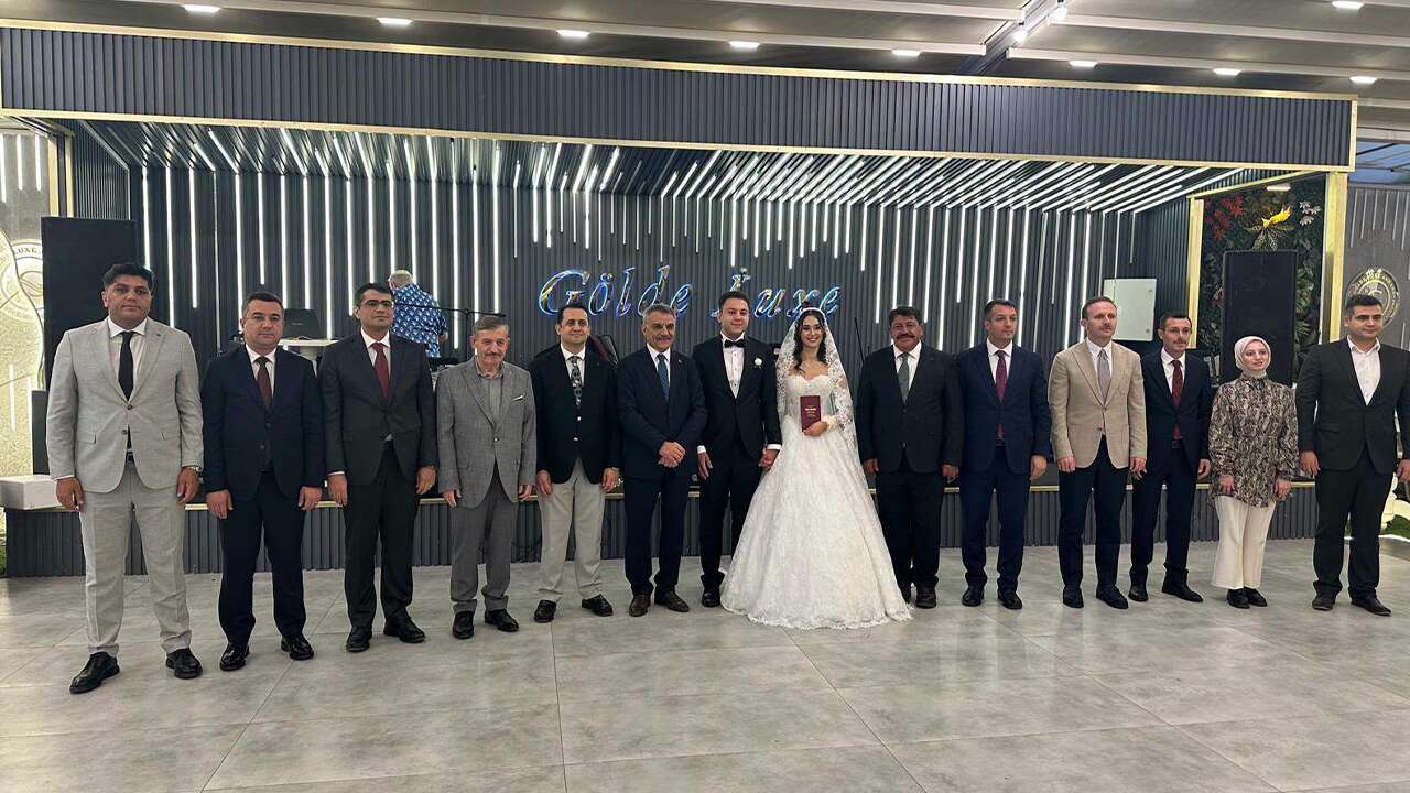 Yozgat’ın kaymakamı evlendi vali nikah şahidi oldu