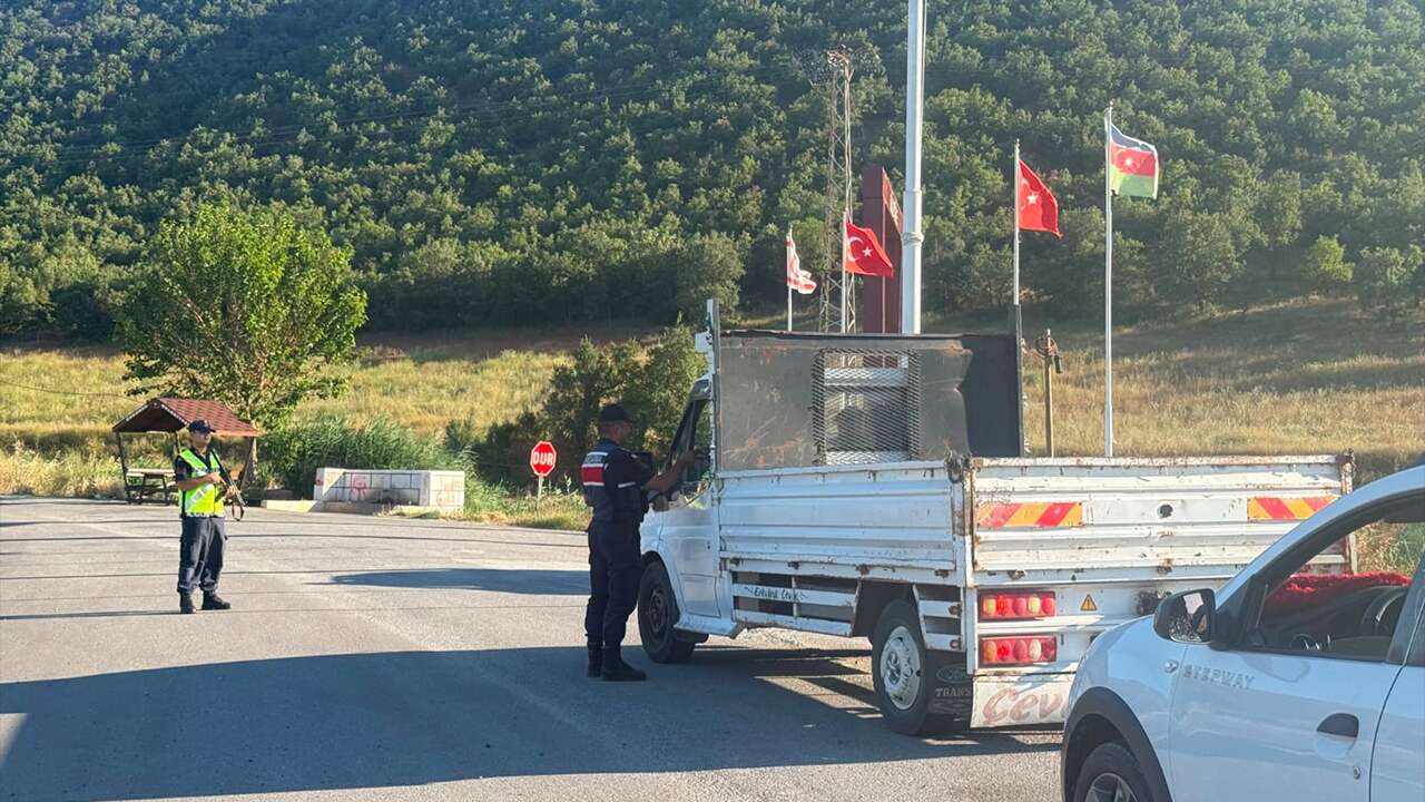 Yozgat'ta Jandarmadan Huzur ve Güven Uygulaması! 3 Bin 81 Kişi Sorgulandı