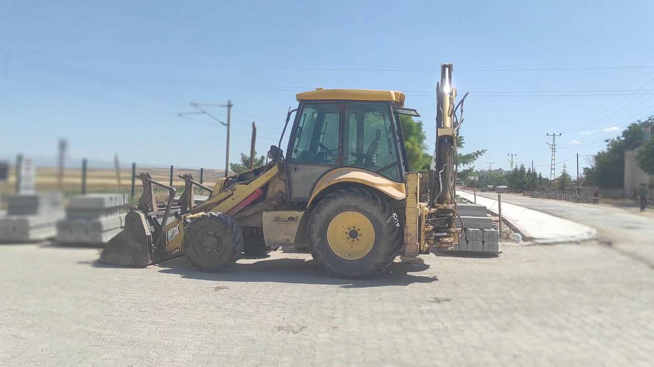 Yenifakılı'da Hizmet Atağı! Başkan Sayim Dağ'dan Yol ve Sosyal Projelerde Yoğun Mesai