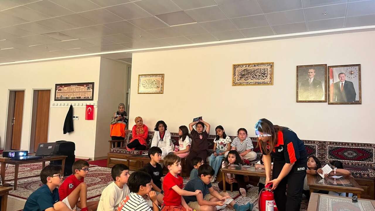 AFAD'dan Yozgatlı Gençlere Hayat Kurtaran Eğitim! Deprem Tatbikatı Gerçeğini Aratmadı