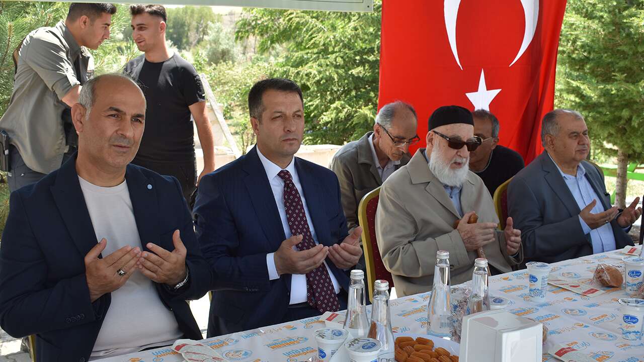 Yozgat'ın Manevi Mirası Dualarla Yaşatılıyor! Şeyhzade Ahmet Şevki Ergin Hoca Efendi Doğumunun 120. Yılında Anıldı