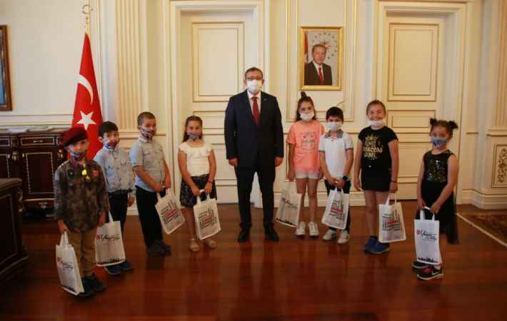 Yozgatlı çocuklar oyuncaklarını satıp, mehmetçik vakfına bağışta bulundu
