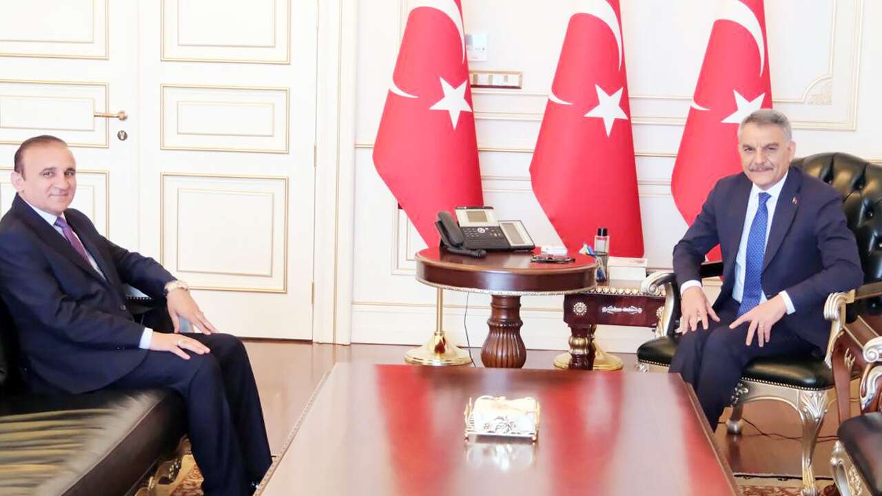 İstanbul'daki Yozgat Sevdalısı Mustafa Fakı vali makamında