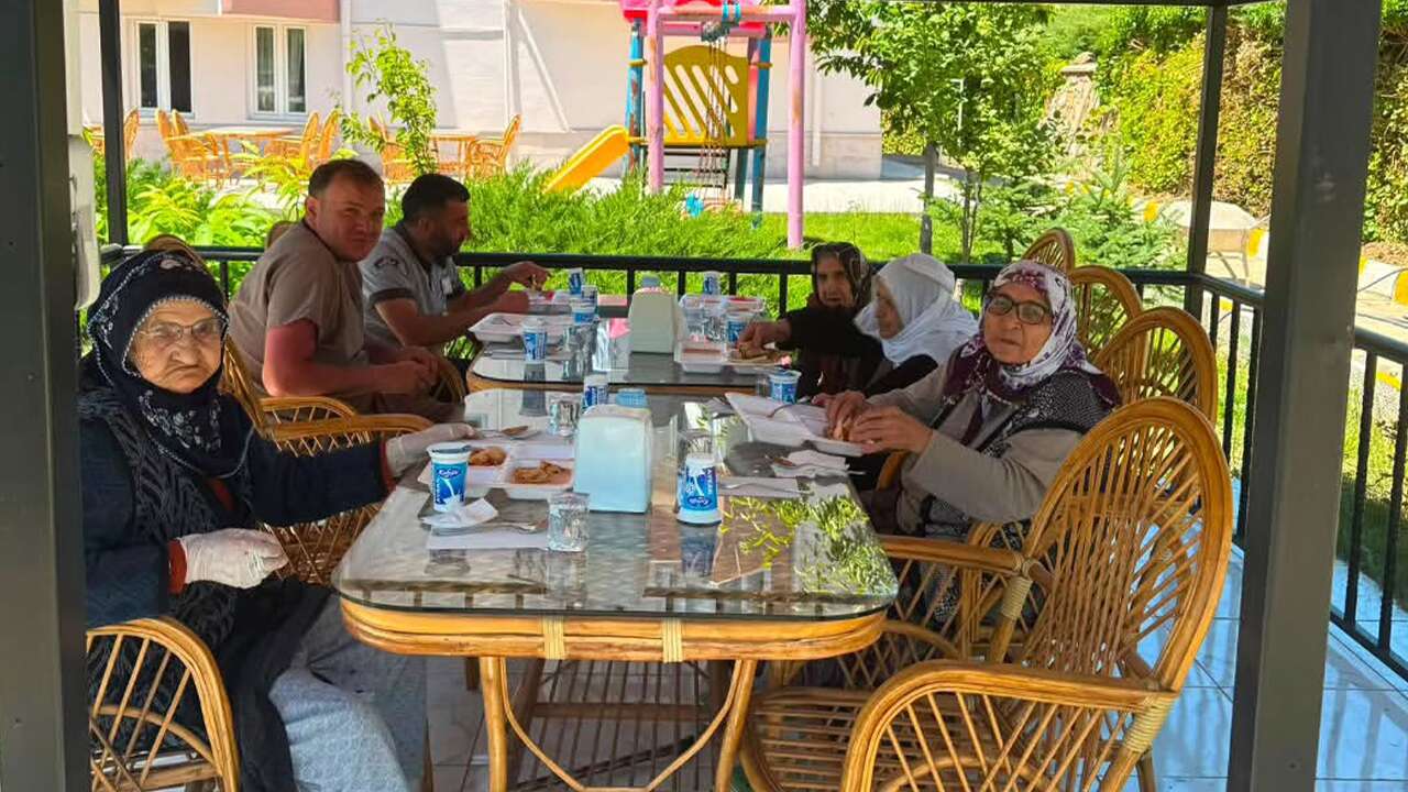 Yozgat Huzurevi'nde Gözleme Etkinliğiyle Gönüller Isındı
