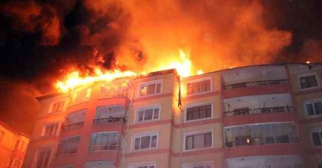 Yozgat’ta bir apartmanın çatısında çıkan yangın yan apartmanın çatısına sıçradı