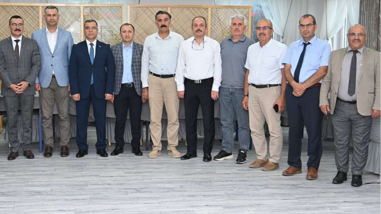 Yozgat'ta Duygusal Veda! İl Milli Eğitim Müdürü İsmail Altınkaynak Mesai Arkadaşlarıyla Vedalaştı
