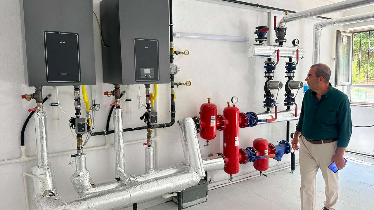 Yenifakılı'daki Okullarda Doğalgaz Dönüşümü Sürüyor