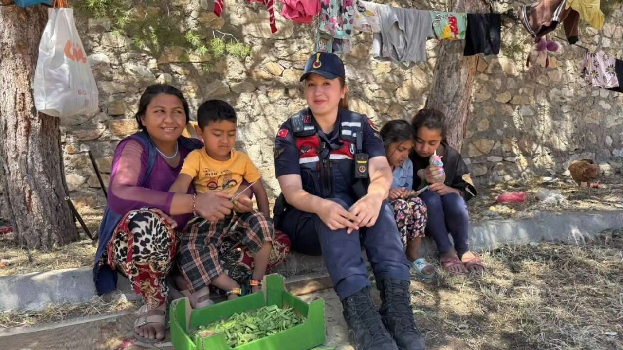 Yozgat Çayıralan'da Mevsimlik Tarım İşçilerine Jandarmadan Hem Denetim Hem Gönül Dokunuşu