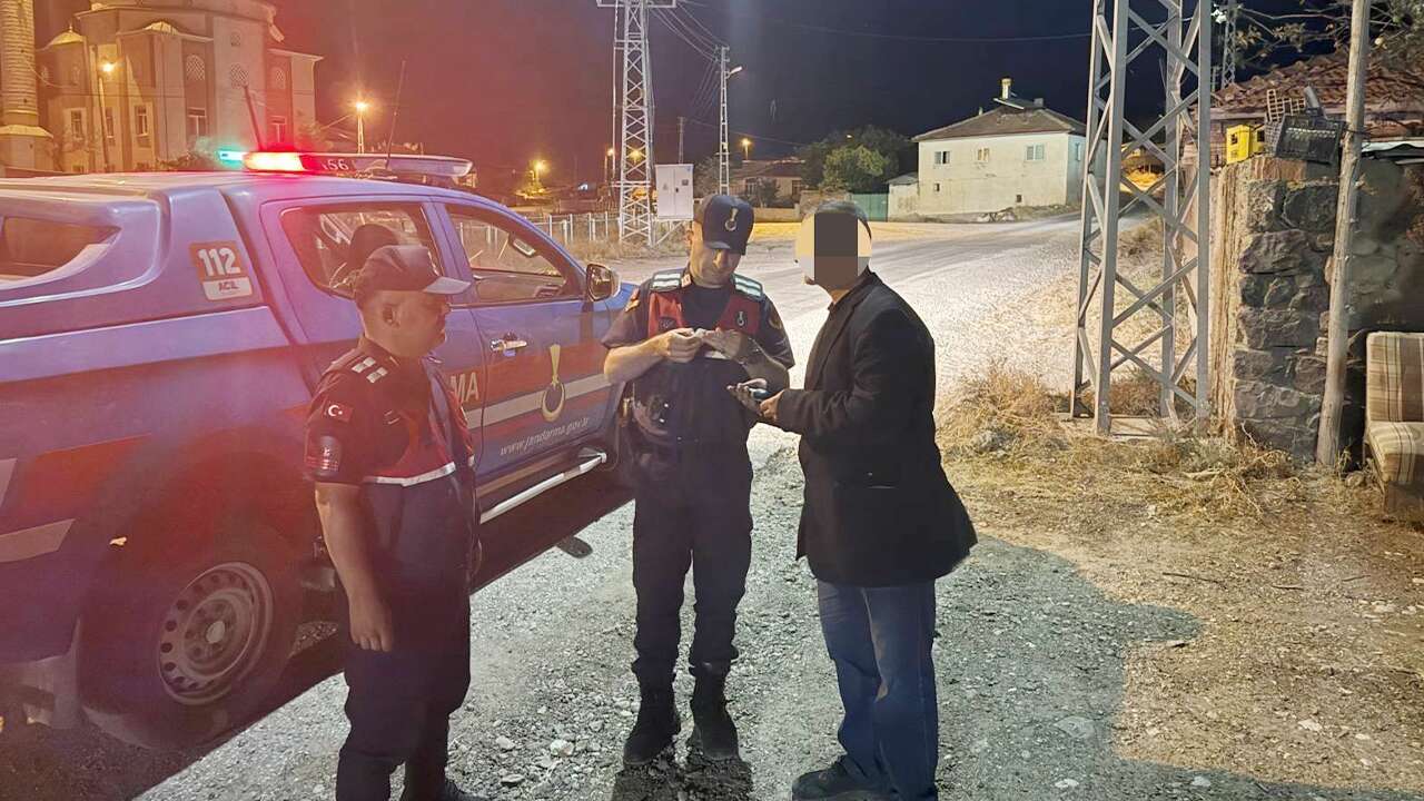Yozgat’ta Jandarmadan Duyarlı Davranış! Kaybolan Engelli Vatandaş Ailesine Teslim Edildi